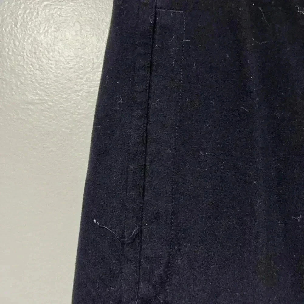 Lululemon Men’s Relaxed Fit Black Pants - Waist 17.5-18”Inseam 34-34.5”